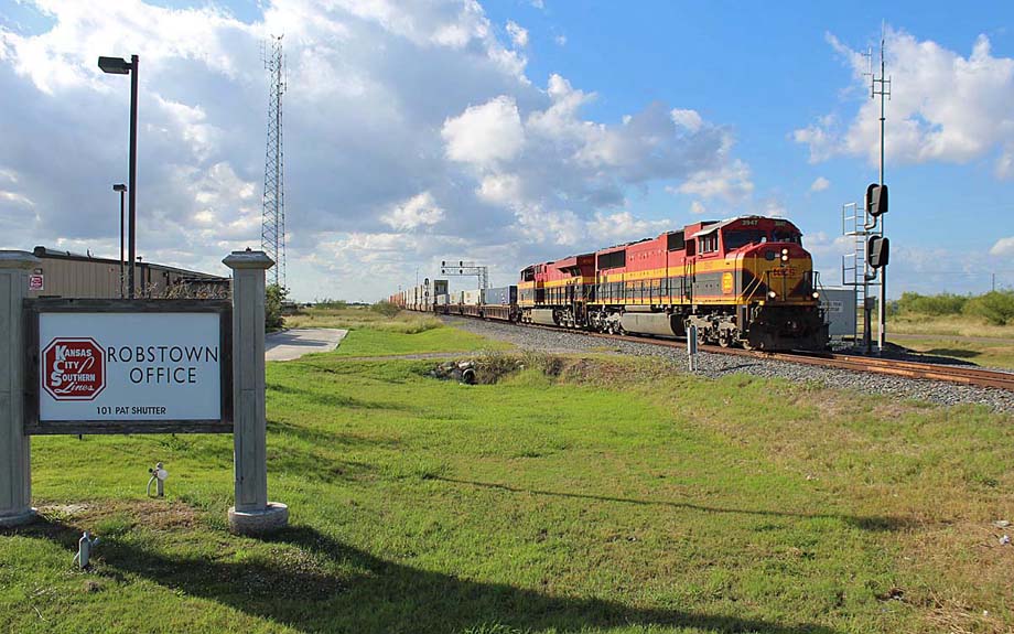 A KCS intermodal train at Robstown, Texas.