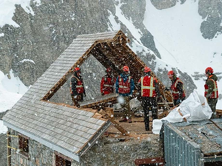 Workers dismantle the Abbot Pass refuge cabin.