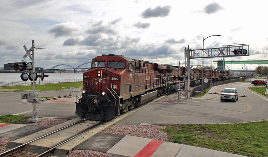 A northbound CP train in Davenport, Iowa.