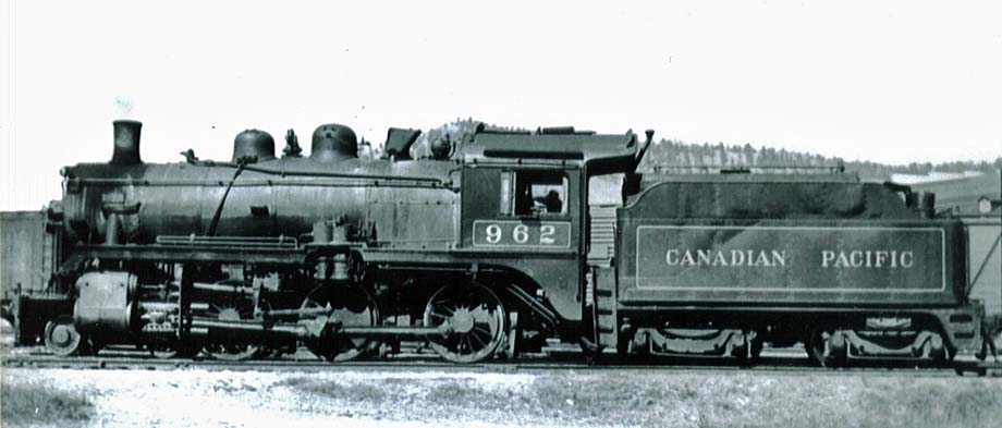 CP locomotive 962.