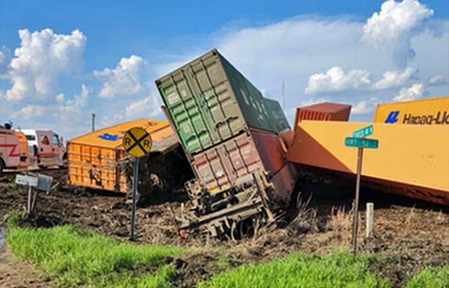 Six cars and a locomotive derailed.