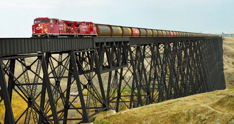 A grain train of old Trudeau hoppers on the Lethbridge Viaduct.